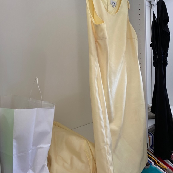 Suit - Picture 2 of 6